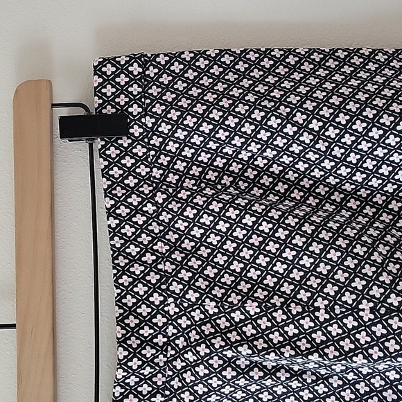 J. Jill Black And Pink Mini Floral Print Cropped Pants Size 6 - Picture 9 of 9